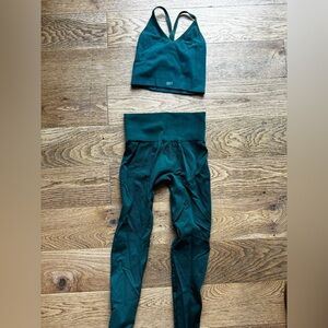 SET Active Dark Green Leggings and Top Set